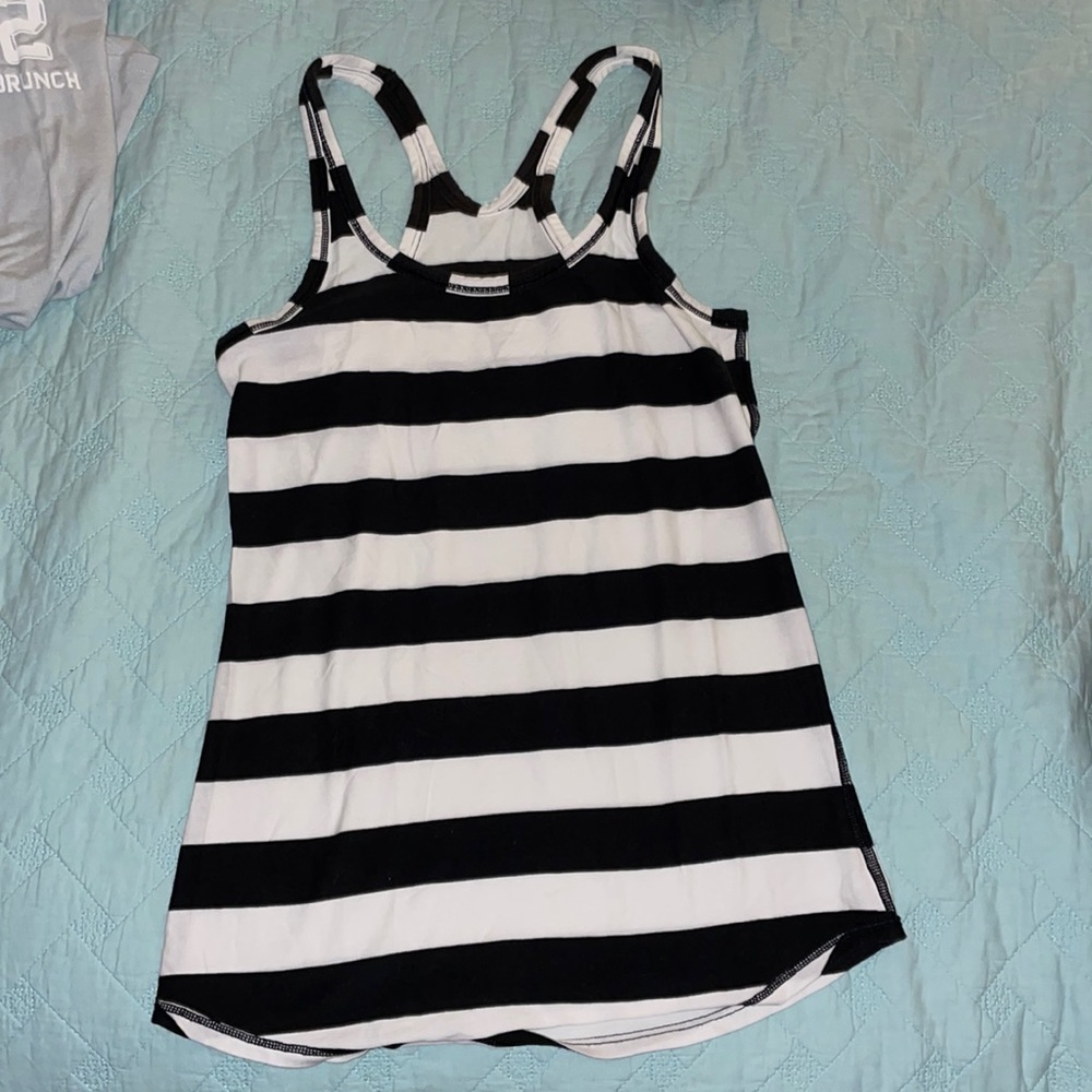 Lululemon sports wear top